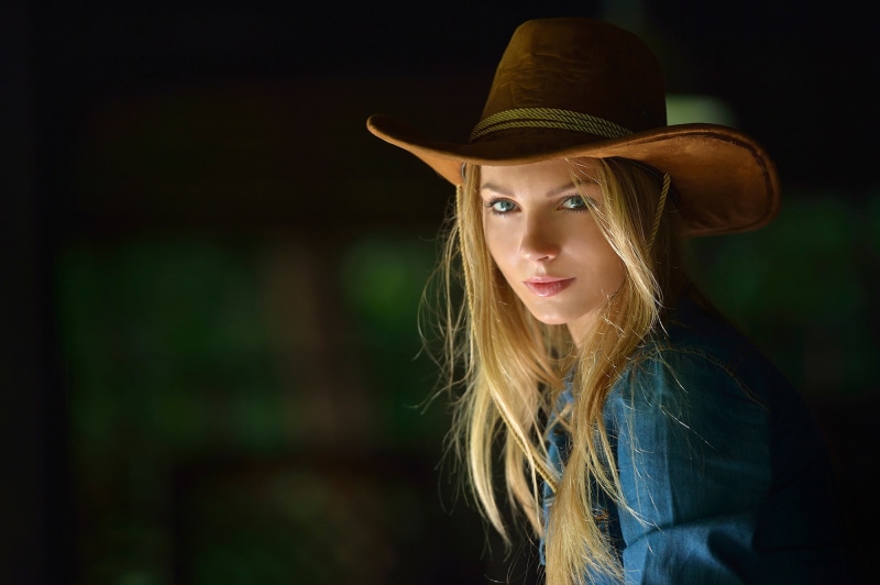 depth of field, 1080P, women, blonde, model, looking at viewer, hat, portrait, gray eyes