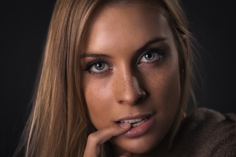 beauty, front view, portrait, young adult, looking at camera, adult, contemplation, one person, human face, brown hair, hairstyle, headshot, teenager, 1080P