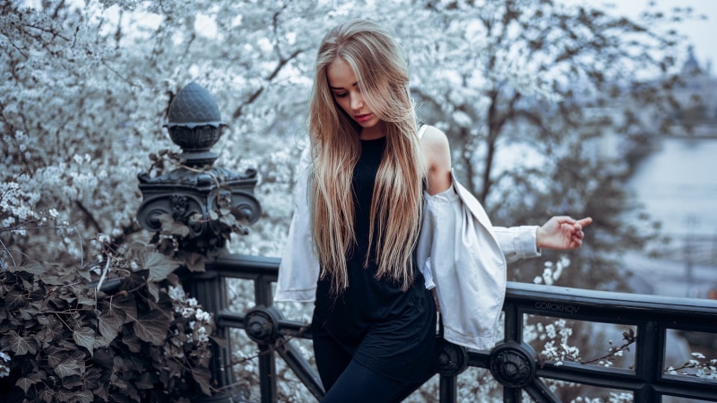 tree, outdoors, lifestyles, beautiful woman, nature, looking away, women outdoors, Maria Puchnina, black, three quarter length, real people, black clothing