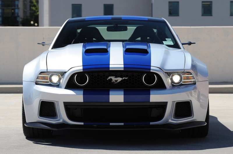 outdoors, toy, front View, luxury, close-up, modern, motor Vehicle, no people, car, wheel, technology, shiny, grille, architecture, new, blue, design, focus on foreground