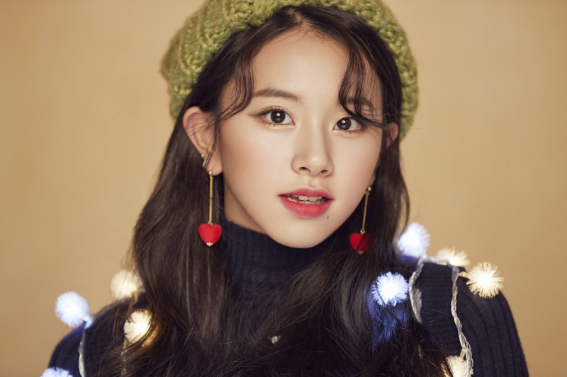 looking at camera, hairstyle, warm clothing, body part, K-pop, beauty, Christmas, women, singer, beautiful woman, front view, make-up, twice chaeyoung