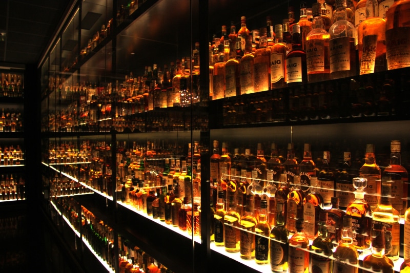 4K, drink, arrangement, retail display, container, bottle, assorted, luxury, abundance, no people, large group of objects, brand, indoors, variation, in a row