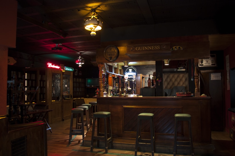 built structure, text, alone, gerrys, business, food and drink, seat, restaurant, lloret de mar, absence, bar, electric lamp, chair, guiness, close, nightlife