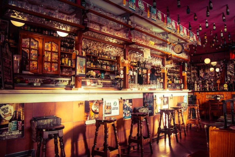 seat, absence, cafe, counter, 1080P, shelf, library, arrangement, large group of objects, ceiling, pub, bar, bar counter, indoors, no people, illuminated