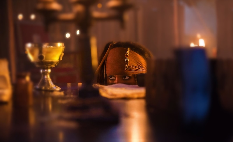 indoors, jack, glass, Pirates Of The Caribbean, pirates, candle, selective focus, one person, 1080P, pirates of the caribbean 2011, food and drink, reflection