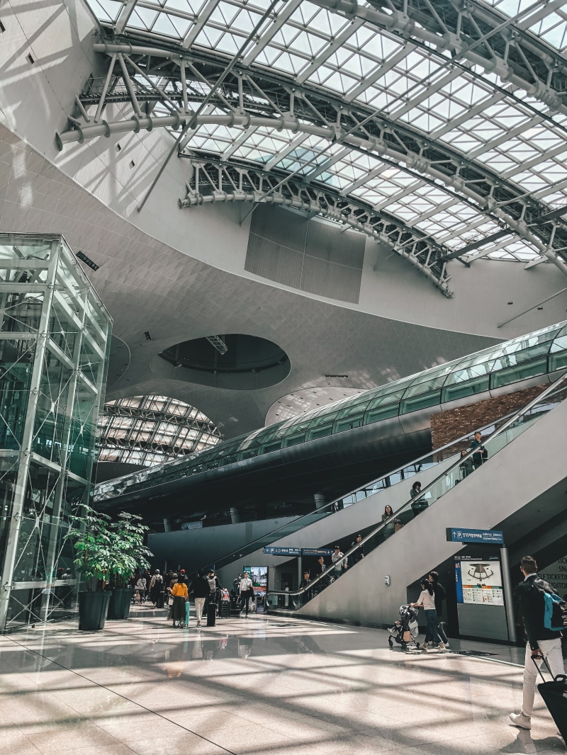 pottery, skylight, modern, airport, group of people, incheon, built structure, design, 4K, train, ceiling, scalator, flora, structure, building, person