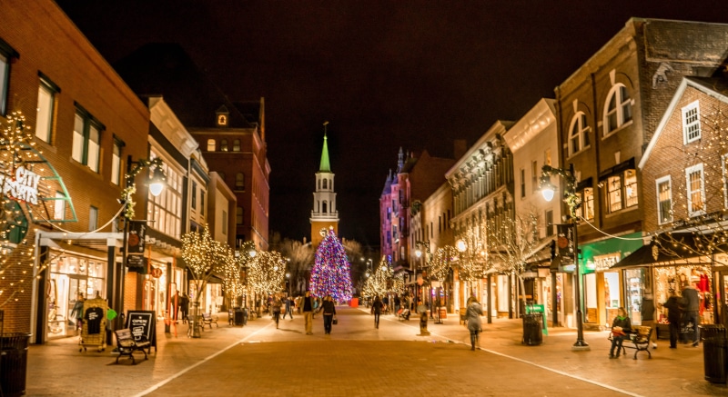 christmas decoration, new england, tourism, architecture, 5K, city, famous Place, walking, urban Scene, outdoors, s, built Structure, christmas, burlington