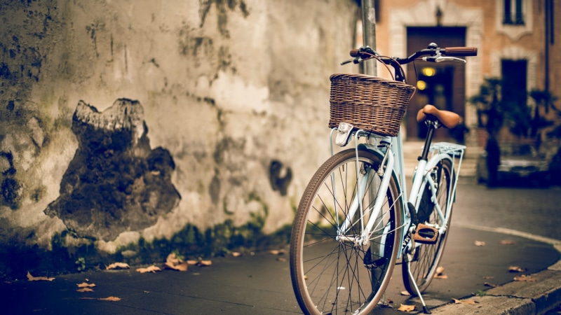 day, 1080P, transportation, built structure, building exterior, land vehicle, alley, people, bicycle basket, wheel, blue, focus on foreground, container