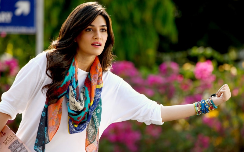 women, dilwale, day, young adult, beautiful woman, scarf, waist up, 2K, kriti sanon, front view, bollywood, s, hairstyle, 2015, sanon, outdoors, lifestyles