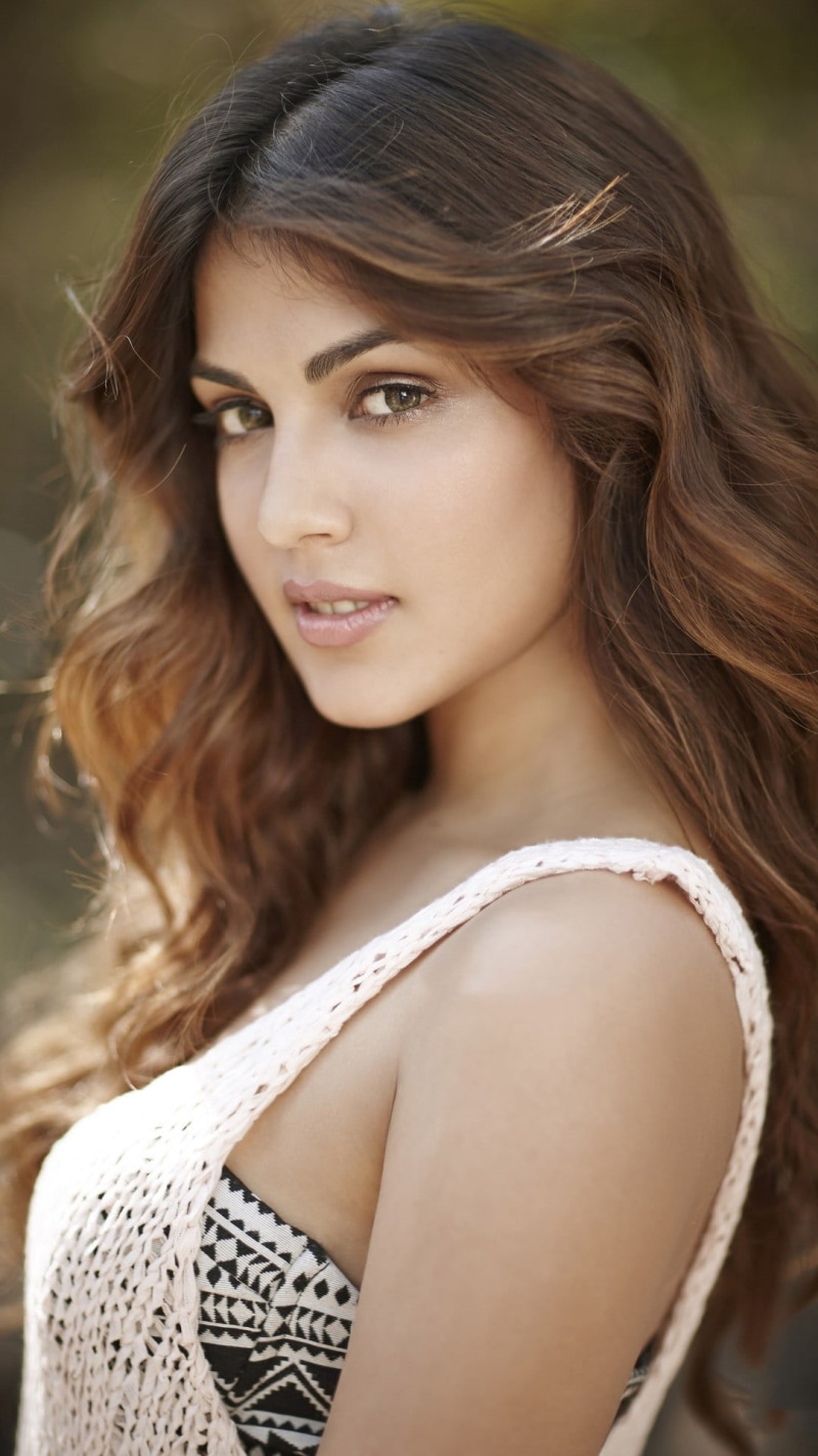 actress, long hair, positive emotion, s, outdoors, human face, human hair, hairstyle, rhea chakraborty, portrait, fashion, beautiful people, glamour, chakraborty