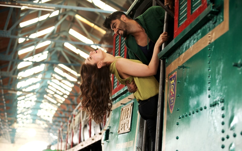 young adult, leisure activity, Bollywood Movies, 2K, arjun kapoor, bonding, adult, ki, kareena kapoor, sleeveless, two people, young women, look, positive emotion