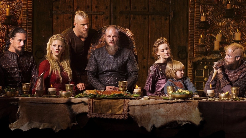 Vikings (TV Series), people, food and drink, mature men, females, Katheryn Winnick, table, alcohol, Ragnar Lodbrok, Travis Fimmel, celebration, adult, Floki