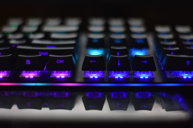 side by side, cpu, arrows, blurry, light, shallow, in a row, western script, hardware, blur, technology, mouse, cd player, illuminated, global communications