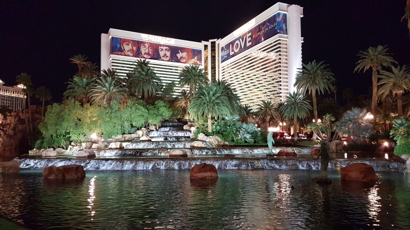 city, plant, reflection, holiday, 4K, mirage, outdoors, Casino, building, waterfront, Las, palm tree, lake, night, Vegas, nature, no people, landmark