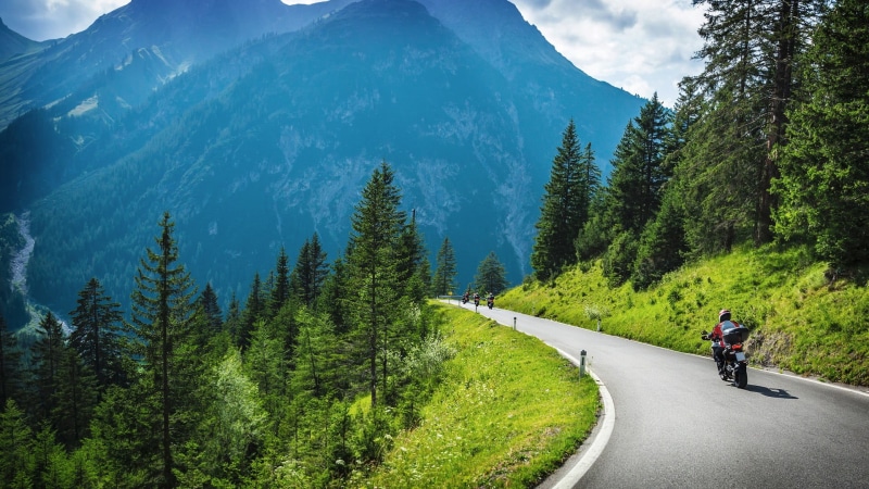 tree, outdoors, transportation, beauty in nature, mountain range, day, mountains, bikes, men, travel, road, 1080P, biker, green color, activity, real people