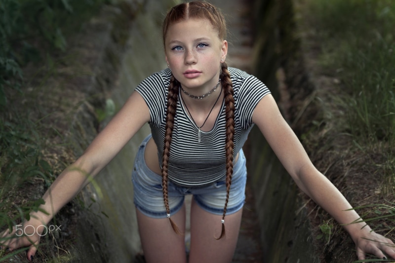 casual clothing, young adult, contemplation, portrait, black, young women, land, lifestyles, freckles, real people, plant, striped, looking at camera, outdoors