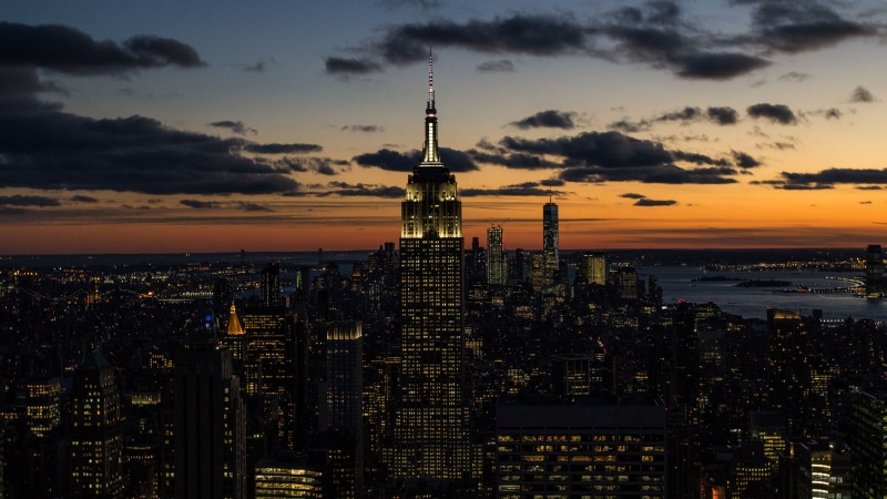 black, tourism, cloud - sky, architecture, building exterior, skyscraper, New York City, Empire State Building, city, crowded, 5K, crowd, cityscape, spire