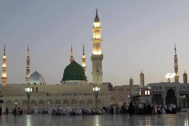 the past, masjid, history, medina, built structure, religion, sky, architecture, tourism, travel, tower, building exterior, 5K, tall - high, haram, large group of people
