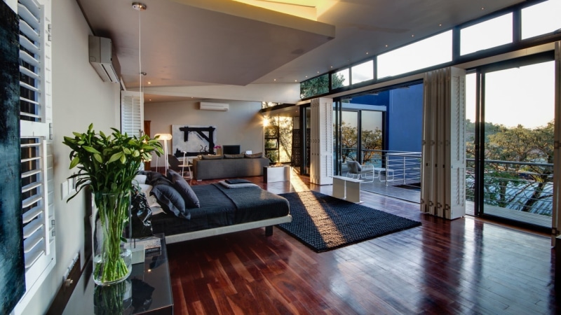 furniture, home interior, home, 1080P, luxury, built structure, interior design, vases, domestic room, sunlight, wooden surface, rug, home showcase interior