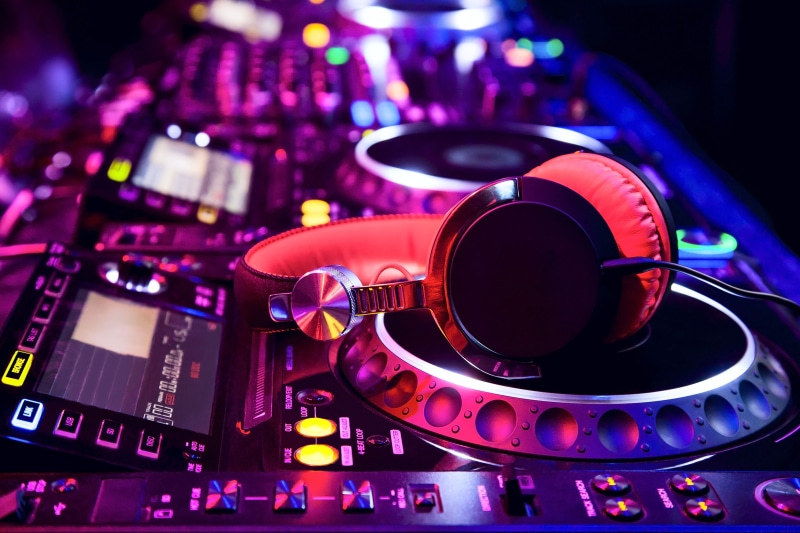 dj, consoles, music, headphones, mixing, colorful, mixing consoles, 5K, red, turntable