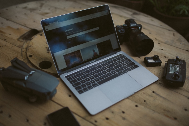 creative, drone, discover, travel gear, wood - material, create, dji mavic, portable information device, explore, still life, digital camera, macbook, technology