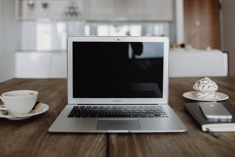 macbook, no People, computer Keyboard, food and drink, home Interior, technology, mug, computer, Silver, 5K, desk, Apple, Apple MacBook, coffee, computer equipment