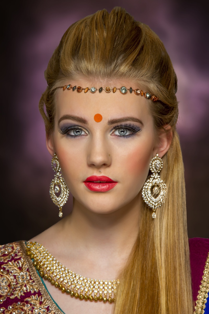 bindi, elegance, necklace, hair, model, females, golden, bijouterie, colored, hairstyle, beauty, traditional, girl, one woman only, person, one Person