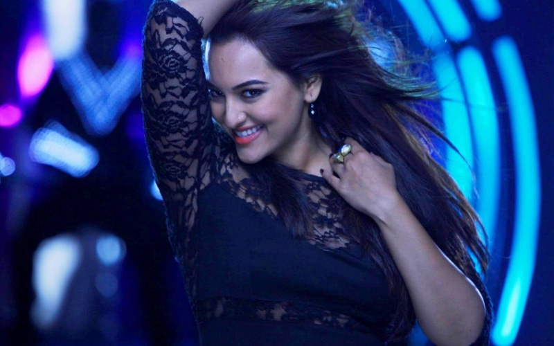 fashion, sinha, Sonakshi Sinha, s, night, waist up, bollywood, one person, black, young adult, 1080P, young women, Female Celebrities, long, actress, hair