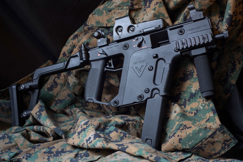 aggression, gun, 1080P, indoors, jacket, weapon, camouflage, old, black, rifle, military, violence, obsolete, armed forces, day, Super V, technology, weapons