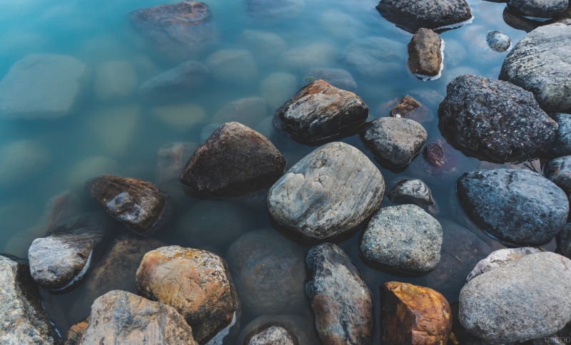 outdoors, rocks, stone, pebble, 5K, rock - object, water, solid, land, day, rock, large group of objects, close-up, tranquility, abundance, textured, beach