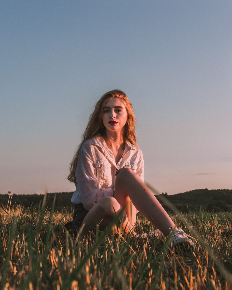 focus, pretty, posture, one person, land, photoshoot, attractive, wear, outdoors, model, field, red lips, clear sky, young adult, casual clothing, woman