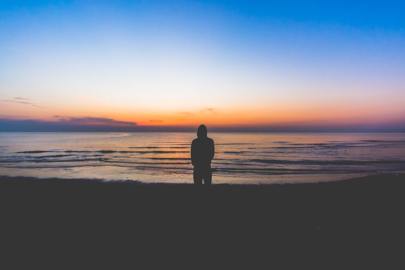 painting, human, silhouette, leisure activity, beauty in nature, lifestyles, beach, sky, scenics - nature, men, 4K, back Lit, hour, hoodie, sunset, water