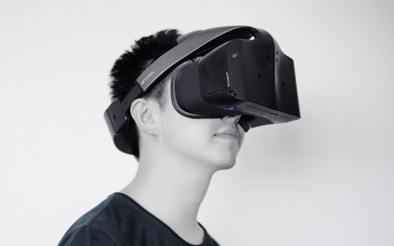 men, reality, white background, headshot, lifestyles, portrait, holding, alloy, hands-free device, studio shot, connection, 2K, virtual, real people, technology