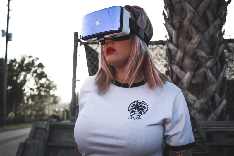 young adult, blur, looking, females, nature, waist up, hairstyle, virtual reality headset, day, 5K, photoshoot, wearing, reality, person, casual clothing