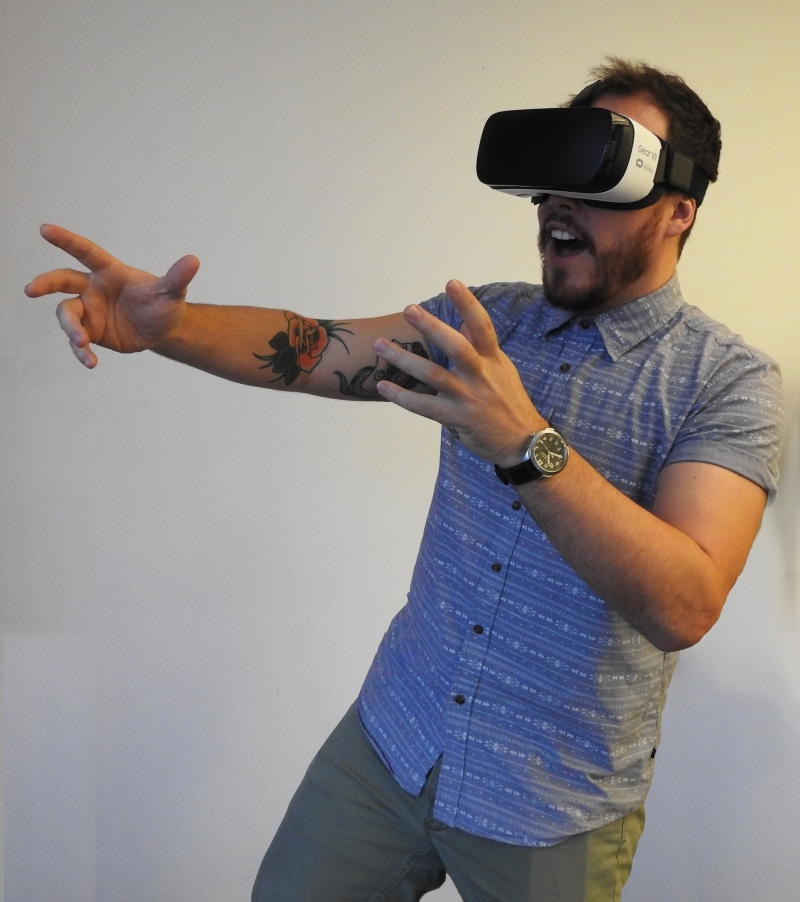 reality, 2K, tech, front view, hand, headset, young adult, black, one person, lifestyles, gear, vr, white, technology, wristwatch, wearing, mid adult