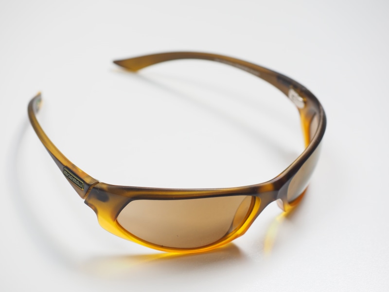 no people, darken, single Object, outdoor glasses, white background, brand glasses, precious gem, shiny, eyewear, personal Accessory, sports eyewear, gemstone