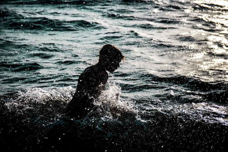 vacations, splashing, nature, swims, young, one person, teen, men, swimming, fun, sea, unconcernedly, waterfront, people, beauty in nature, water, summer