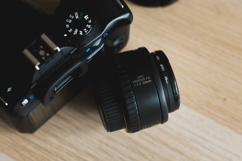 uv, text, smooth, black color, photographic equipment, 5K, camera - photographic equipment, indoors, still life, hobby, travel, camera, communication