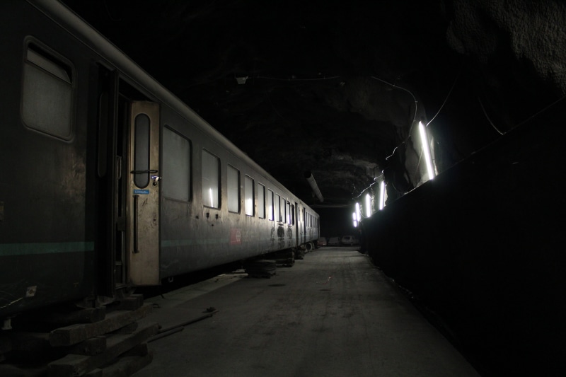 dark, railway, lichtspiel, transport, rail transportation, tunnel, mode of transportation, fluorescent lighting, lighting equipment, the way forward, subway train