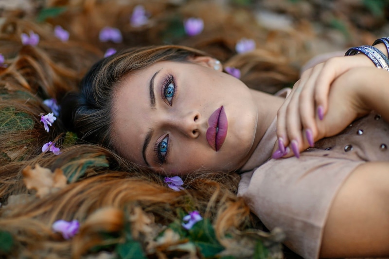Alessandro Di Cicco, face, blond hair, relaxation, pink nails, lying down, young women, looking at camera, headshot, one person, makeup, beauty, beautiful woman