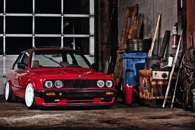 old, 5K, building exterior, red cars, garage, retro styled, stationary, BMW E30, no people, vintage car, mode of transportation, Stance, land vehicle