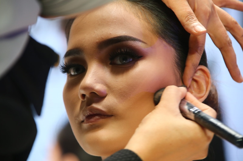 makeup, applying, human hand, young adult, make up brush, hand, women, style, glamour, hands, person, adult, woman, female model, make-up brush, people