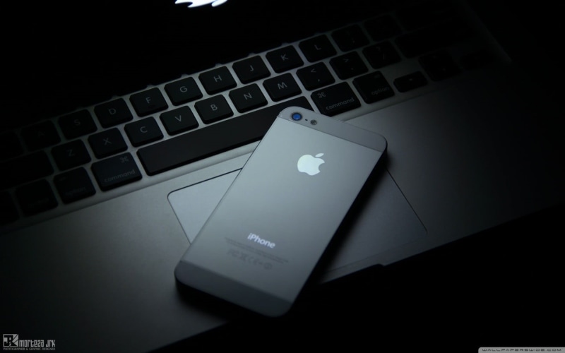 computer key, 720P, studio shot, computer equipment, MacBook, communication, black, computer hacker, computer part, text, laptop, computer, dark, black background