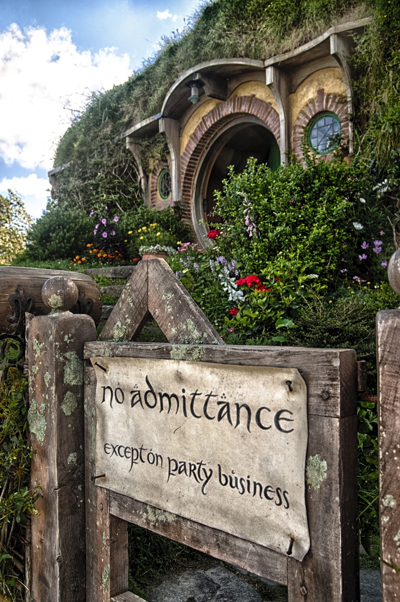 message, bag end, non-western script, day, hobbiton, nature, capital letter, plant, architecture, script, matamata, tree, wood - material, no people, bilbo baggins