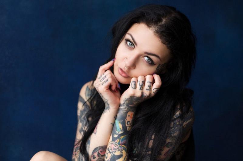 portrait, piercing, pierced nose, tattoo, 2K, black hair, women, nose rings