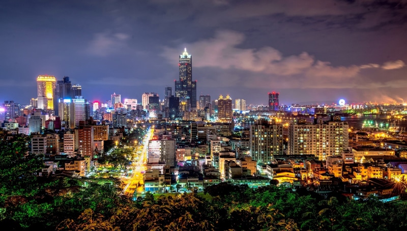 light - Natural Phenomenon, famous Place, sky, the city, dusk, outdoors, sunset, vehicles, lights, twilight, travel, built Structure, downtown District