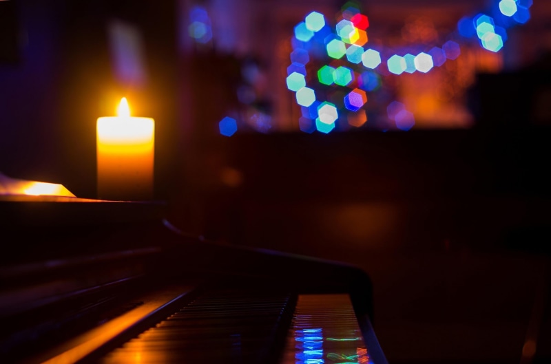 fire, candle, burning, focus on foreground, lighting Equipment, dark, defocused, christmas, illuminated, electric Lamp, abstract, no People, flame, pillar