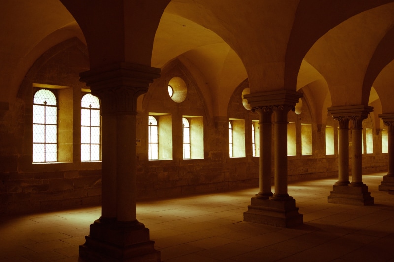 arch, no people, the past, travel destinations, room, building, structure, corridor, building feature, nobody, sunlight, architectural column, ceiling