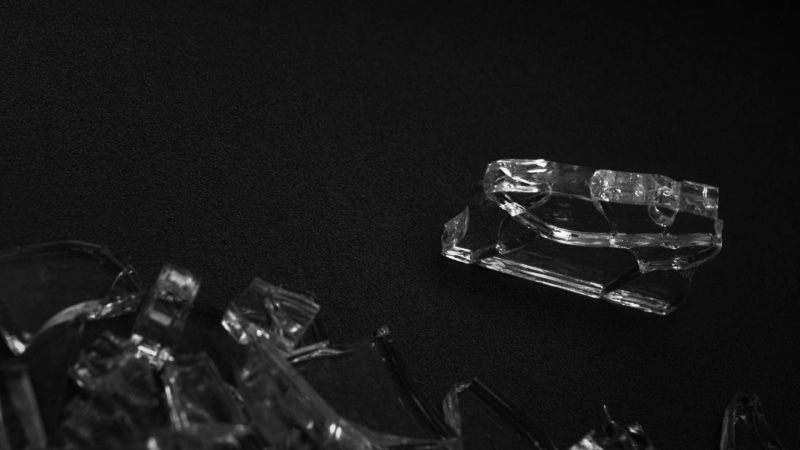 1080P, broken glass, fragment, 3d and abstract, cracks, grayscale, glass, shards, broken, crystal, cut