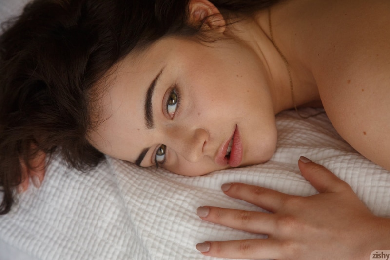zishy, Long Brunette Hair, in bedroom, women, Kylie Quinn, brunette, in bed, 1080P
